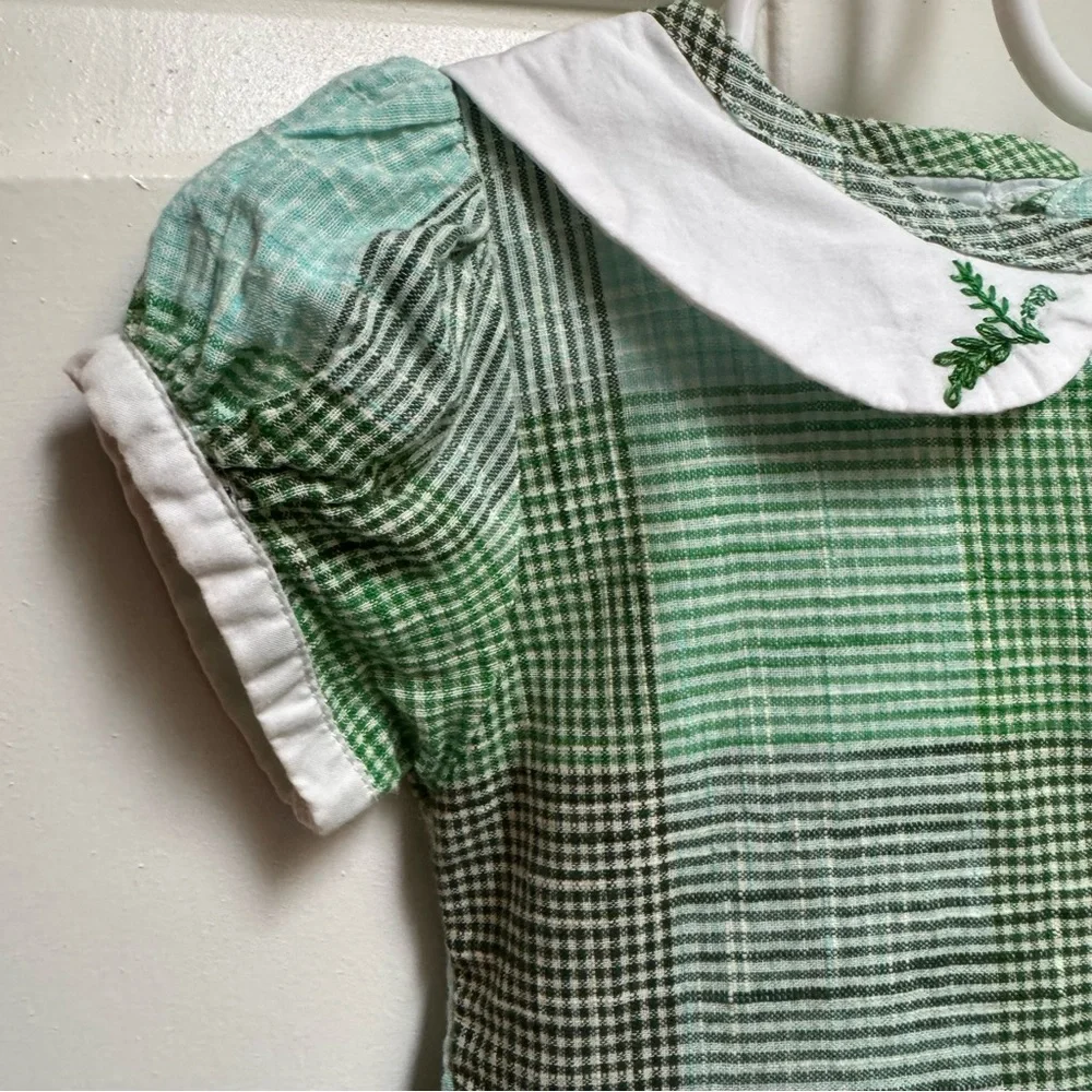 Well Dressed Wolf Holiday Plaid Green White Peter Pan Style Collar Girls size 2T